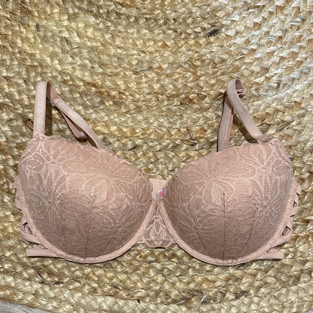 Victoria's Secret Lace Push-Up Bra in Pink